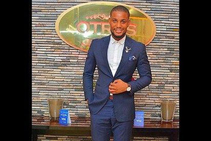 Alexx Ekubo is stylish