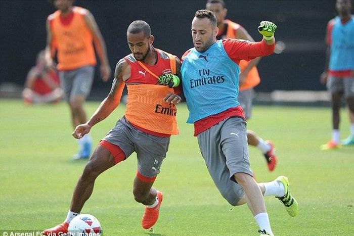 Theo Walcott and David Ospina