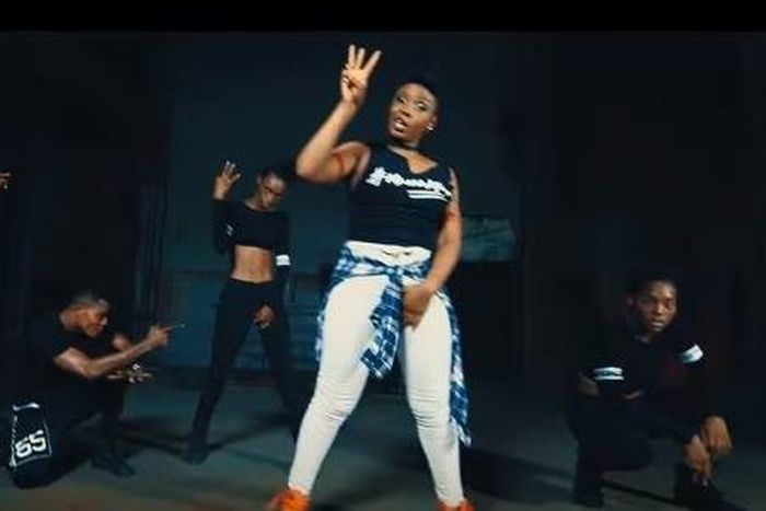 Yemi Alade in Kofi Annan dance video