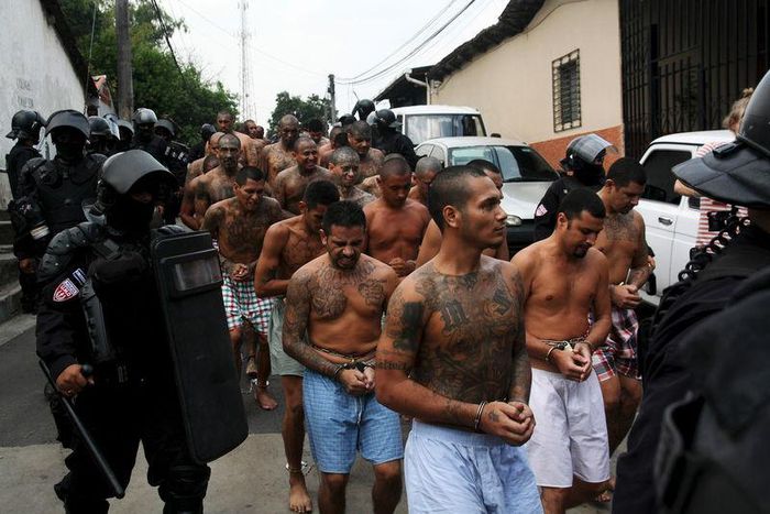 El Salvador seeks to block prison cell phones to beat crime crisis