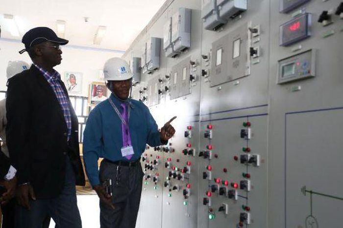 Minister of Power, Works and Housing, Babatunde Fashola on tour of projects in North on January 25, 2016
