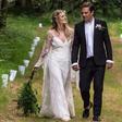 Bo Bruce weds in late mother's gown