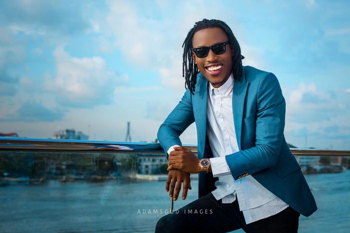 Singer releases new photos
