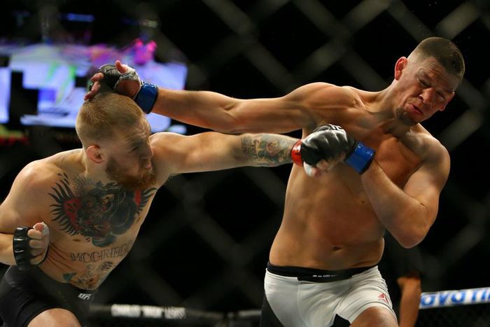 ___4864517___https:______static.pulse.com.gh___webservice___escenic___binary___4864517___2016___6___5___13___conormcgregornatediaz-cropped_1dmbpw2b0to6e15bdbrrr67cos_1