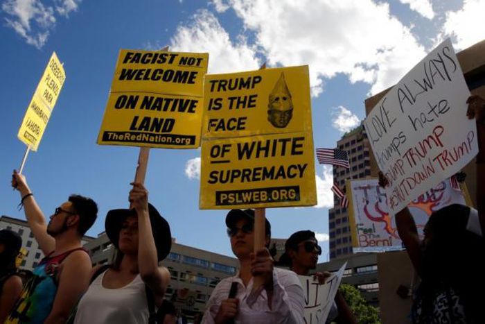 Protesters throw rocks, bottles at police outside Trump rally in New Mexico