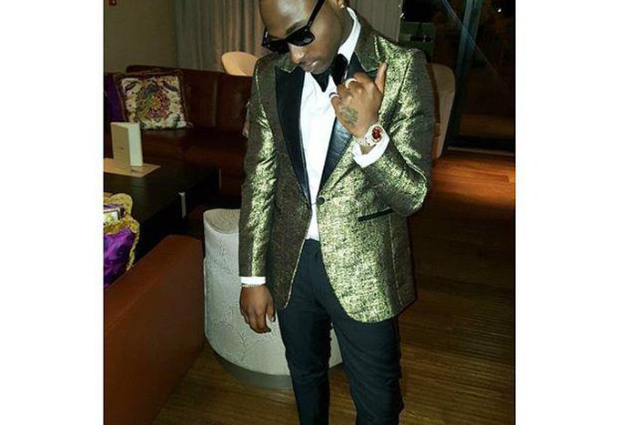 Davido is cool in Okunoren Twins