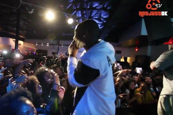 Davido perforrming live on SXSW 2016 stage