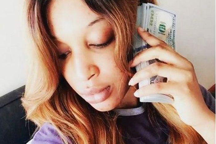 Dabota Lawson flaunts cash
