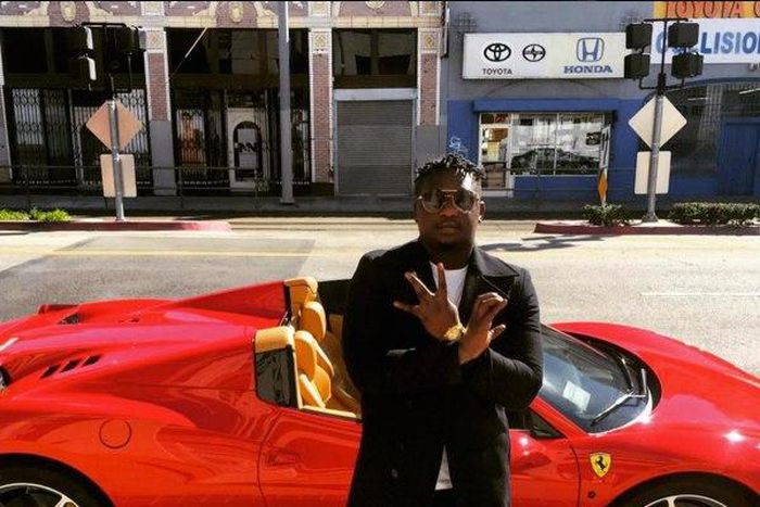 Wande Coal with a new haircut