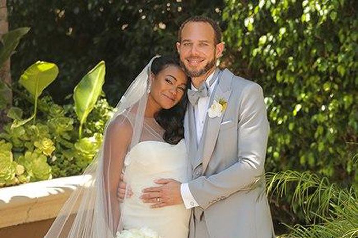 Tatyana  Alli marries Stanford English professor Vaughn Raspberry