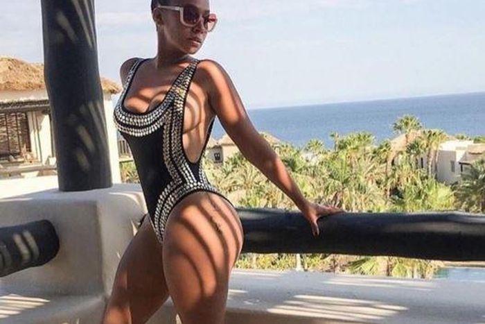 Lala Anthony sexy in bikini