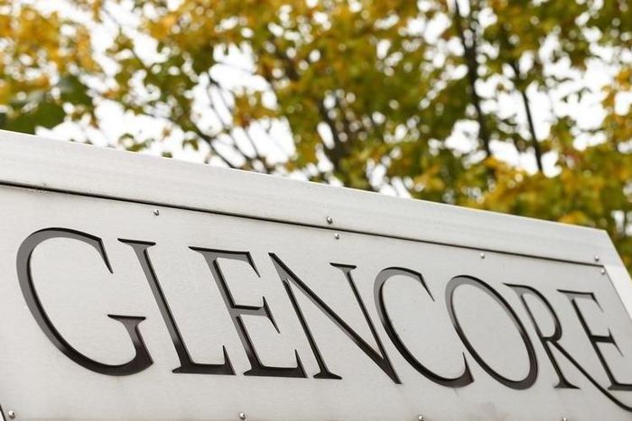 The logo of commodities trader Glencore is pictured in front of the company's headquarters in Baar, Switzerland, September 30, 2015. REUTERS/Arnd Wiegmann