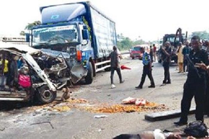 An accident scene on the Lagos-Ibadan Expressway