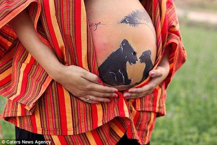 Meet the body painter who draws art on pregnant women's bumps