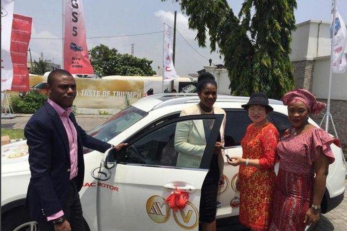 Stephanie Linus receives her AMVCA car prize