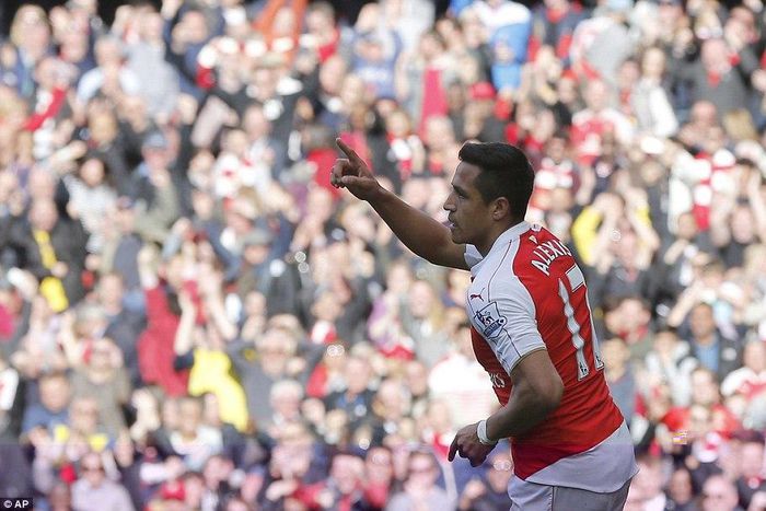 Alexis Sanchez celebrates after scoring against Crystal Palace on Sunday, April 17