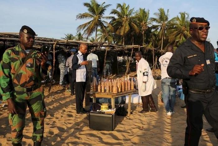 Emergency workers and security officers gather on the beach after an attack in Grand Bassam, Ivory Coast, March 13, 2016. REUTERS/Joe Penney