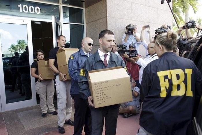FBI agents bring out boxes after an operation inside the CONCACAF (Confederation of North, Central America and Caribbean Association Football) offices in Miami Beach, Florida May 27, 2015.  REUTERS/Javier Galeano