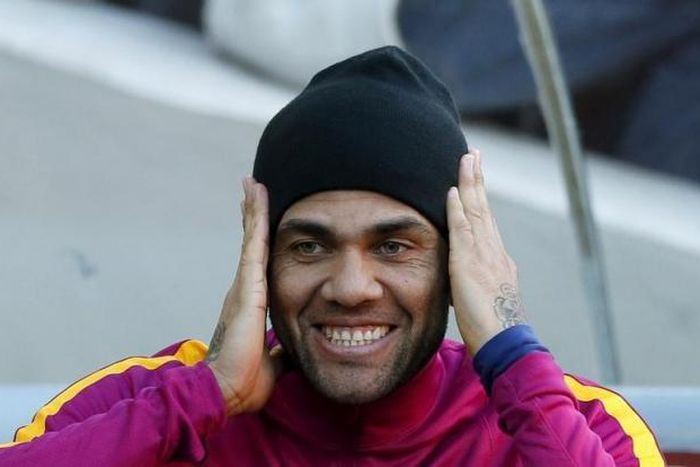 Barca defender Alves interests several clubs, says agent