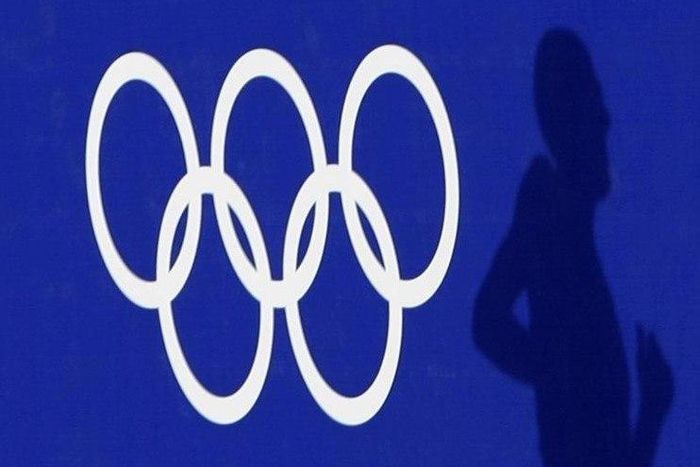 Jose Manuel Martinez of Spain casts his shadow over the Olympic rings during the men's marathon in the athletics competition outside the National Stadium during the Beijing 2008 Olympic Games August 24, 2008. REUTERS/Jason Lee (CHINA)