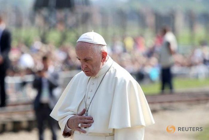 Pope, at Auschwitz, asks God to forgive "so much cruelty"