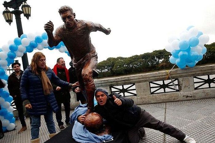 Lionel Messi's statue