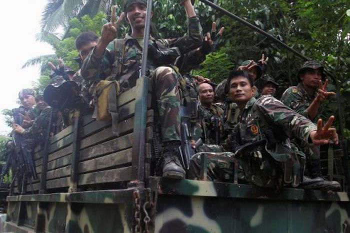 Philippine army urges no payments to free foreign captives