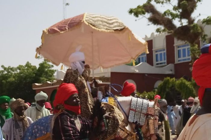 Emir of Kano, Muhammadu Sanusi II acknowledging greetings from people (Twitter)