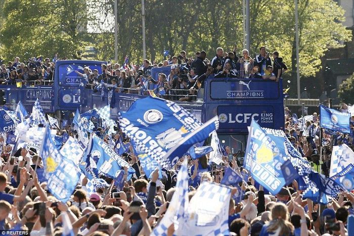 Leicester City Premier League trophy parade