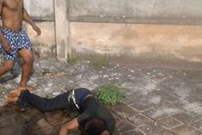 The late Zakky on the floor