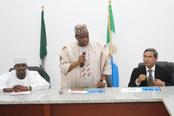 Governor Aminu Waziri Tambuwal making a remark before the signing of agreement between UNICEF and Sokoto state government in Sokoto. With his are deputy governor Ahmed Aliyu and UNICEF's Chief of Field, Mr. Mohammad Mohiuddin... Thursday 28/04/2016