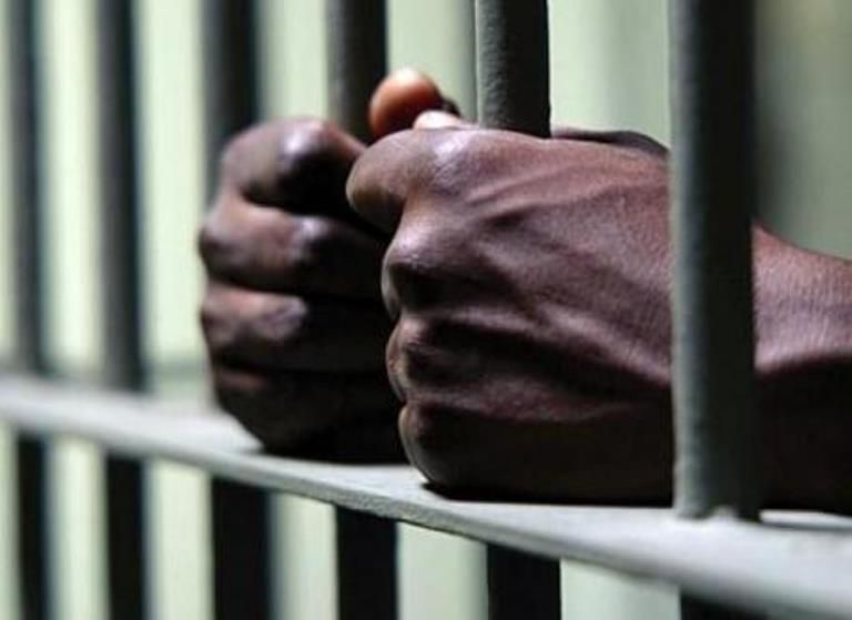 Security operatives move to avert possible jail break in Warri