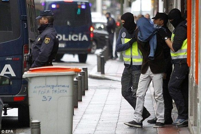 Arrested suspects may have planned attacks in Italy, says interior minister