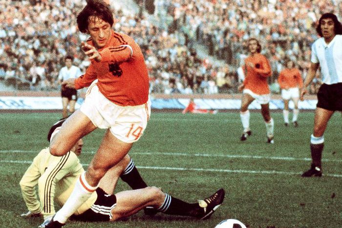 ___4845526___https:______static.pulse.com.gh___webservice___escenic___binary___4845526___2016___3___25___5___johancruyff-cropped_1rxylp9hit3e21sxq7325vocw8_1