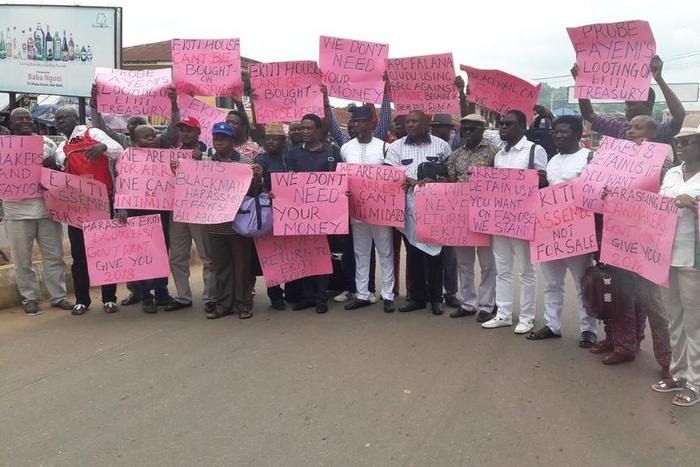 Members of the Ekiti state House of Assembly protesting the freezing of Governor Ayo Fayose's bank account by the Economic and Financial Crimes Commission (EFCC).