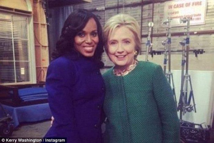 Hillary Washington visits Kerry Washington on set