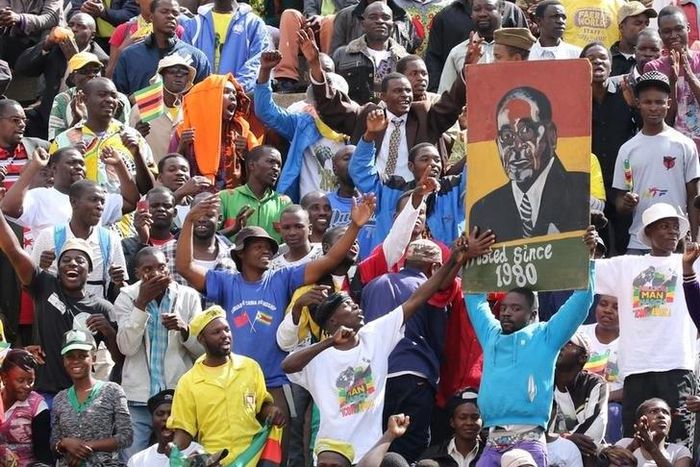 Thousands of Zimbabweans rally for Mugabe after war veteran's rebuke
