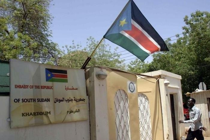 A man arrives to register for a passport or a temporary travel document at the South Sudanese Embassy in Khartoum April 9, 2012. REUTERS/Stringer