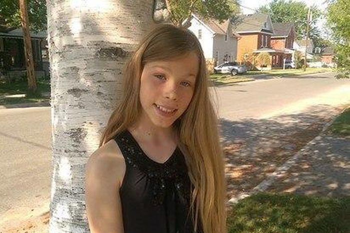 10-yr-old girl finds inspiring note hidden in a bookstore