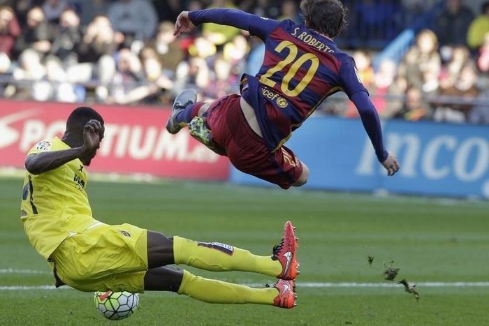 Football Soccer - Villarreal v Barcelona - Spanish Liga - Madrigal Stadium, Villarreal, Spain - 20/3/16. Barcelona's Sergi Roberto (R) falls past Villarreal's Eric Bailly in action. REUTERS/Heino Kalis