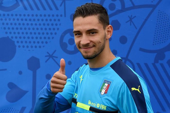 ___5213845___https:______static.pulse.com.gh___webservice___escenic___binary___5213845___2016___7___1___1___mattia-de-sciglio-italycropped_1ide7n6hhetlb1cdtfpap1iod8_1