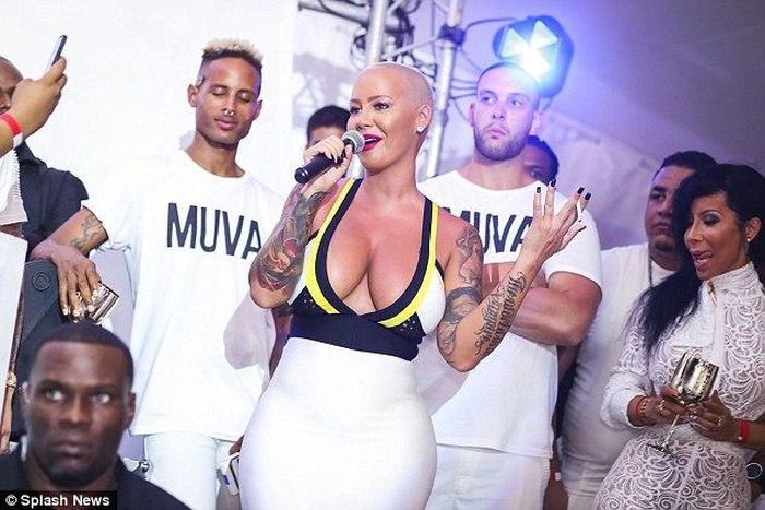 Amber Rose spills boobs on the Caribbean Island of Curacao