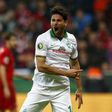 Veteran striker Pizarro extends Werder deal to 2017