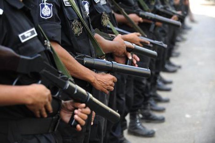 Bangladesh arrests Islamist militants over bomb plot, seizes explosives