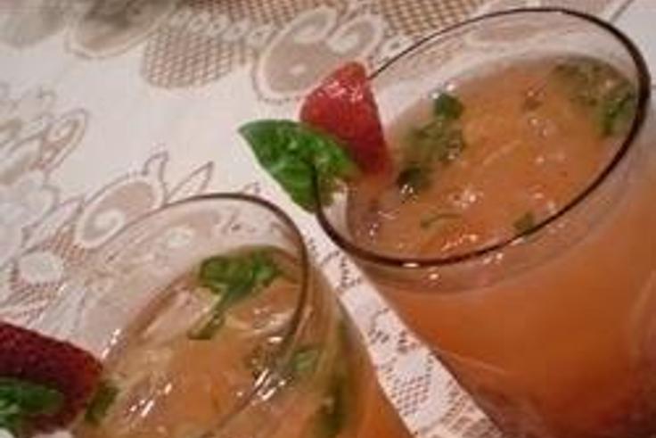 ___4920670___https:______static.pulse.com.gh___webservice___escenic___binary___4920670___2016___4___15___0___strawberry+gin+cocktail