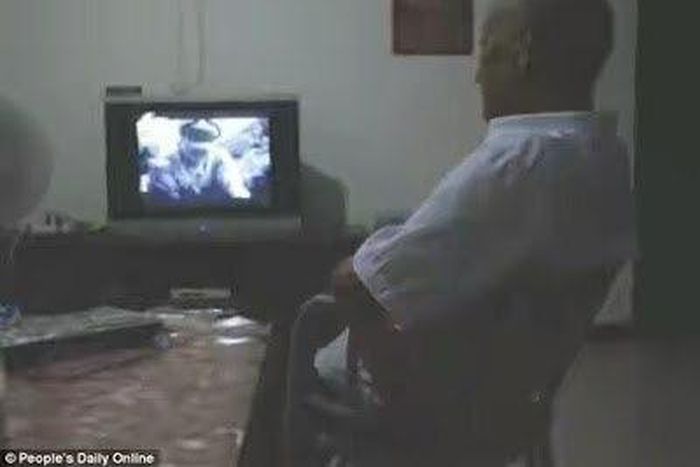 Man sues daughters for not visiting him enough