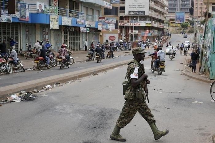 An Ugandan soldier patrols a street in Kampala, Uganda February 20, 2016.