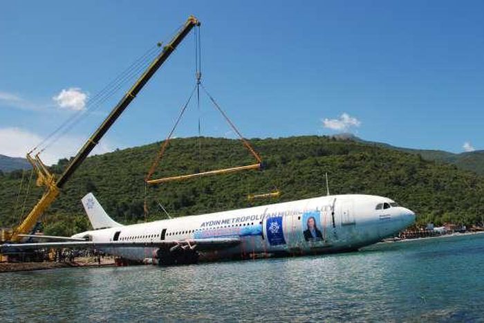 ___5124058___https:______static.pulse.com.gh___webservice___escenic___binary___5124058___2016___6___7___21___Turkey+sinks+plane