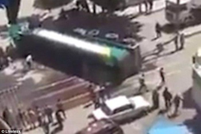 Tanker explodes after people tried to steal fuel