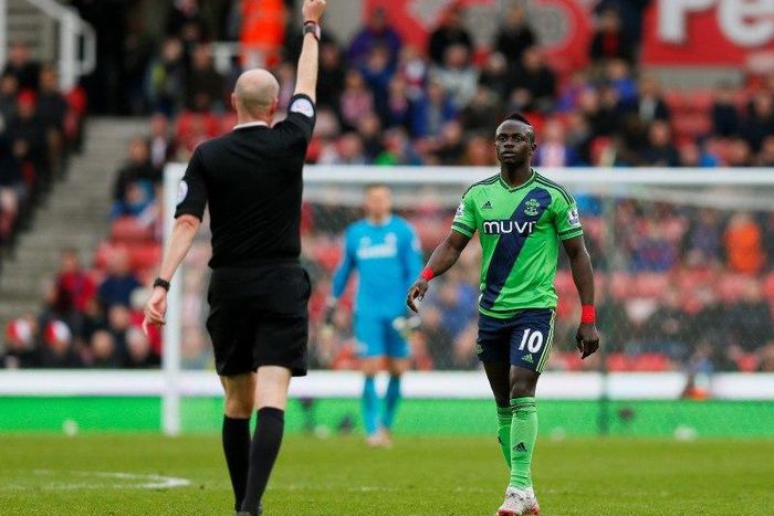Southampton's Sadio Mane is shown a red card by referee Lee Mason Action Images via Reuters / Jason Cairnduff Livepic